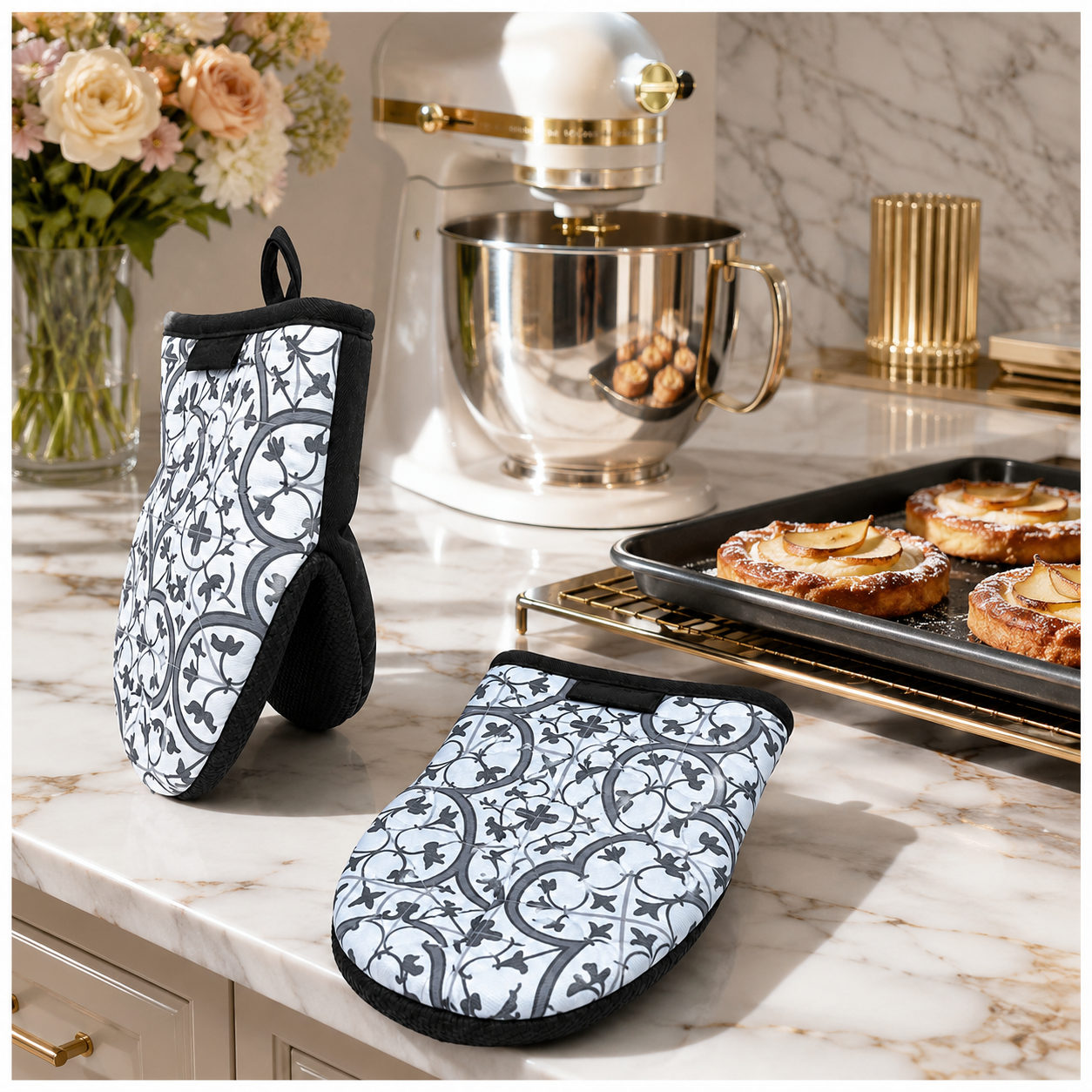 Non Slip 2-Piece Heat-Resistant Silicone Oven Mitt Set with Cotton Lining