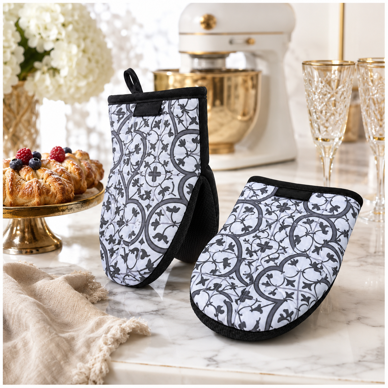 Non Slip 2-Piece Heat-Resistant Silicone Oven Mitt Set with Cotton Lining