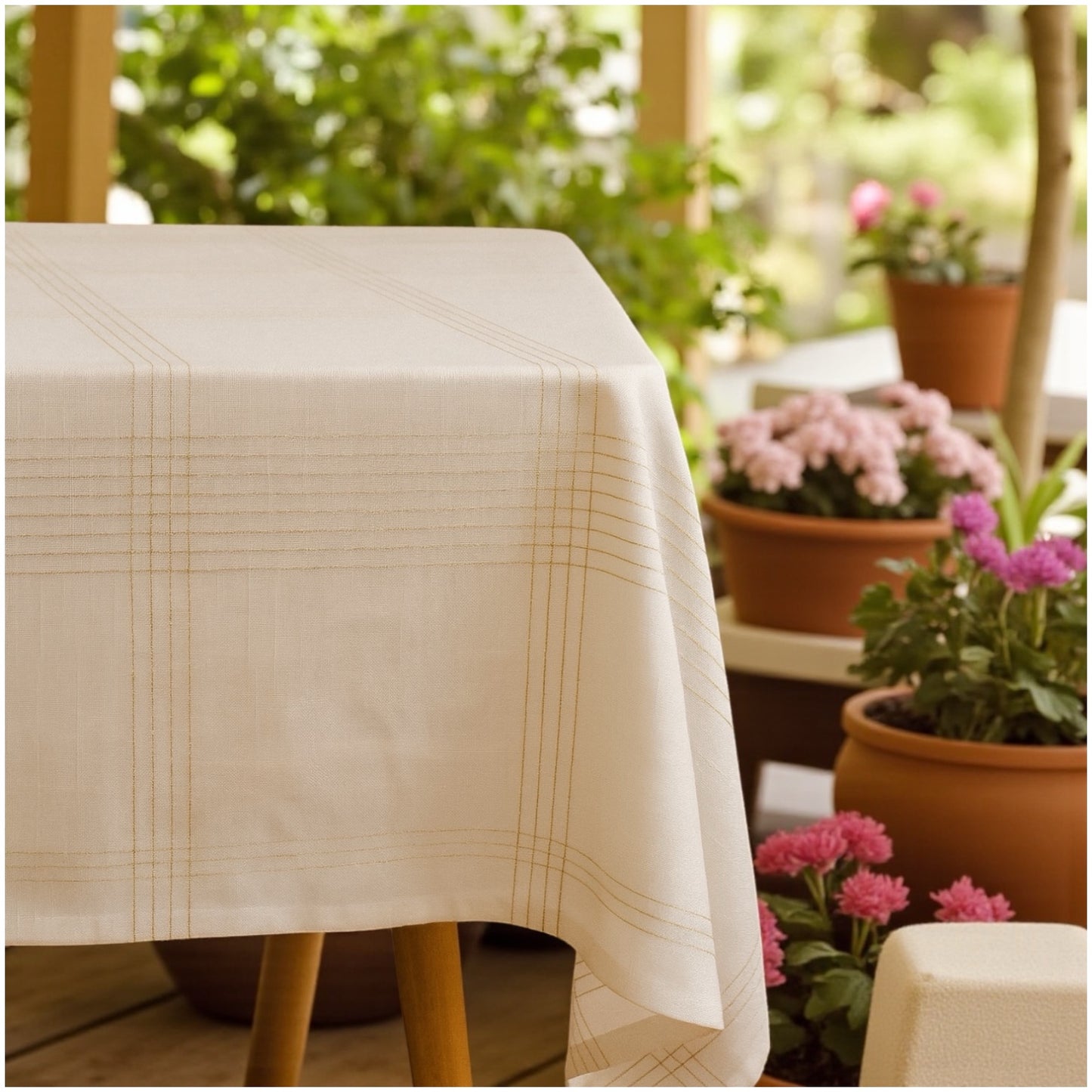 Luxury Woven Tablecloth - 160 × 220 cm (Gold-Thread Plaid Design)