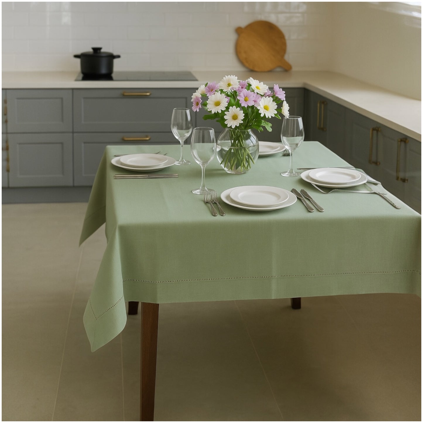 Elegant Sage Green Tablecloth - Perfect for Dining, Weddings & Decor