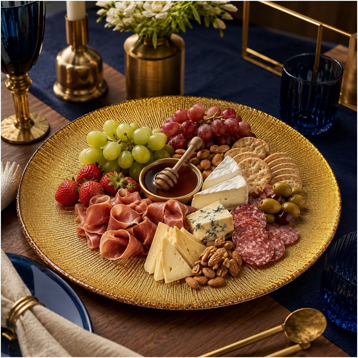 Luxury Gold Textured Round Serving Platter – 33cm Sunburst Modern Tray