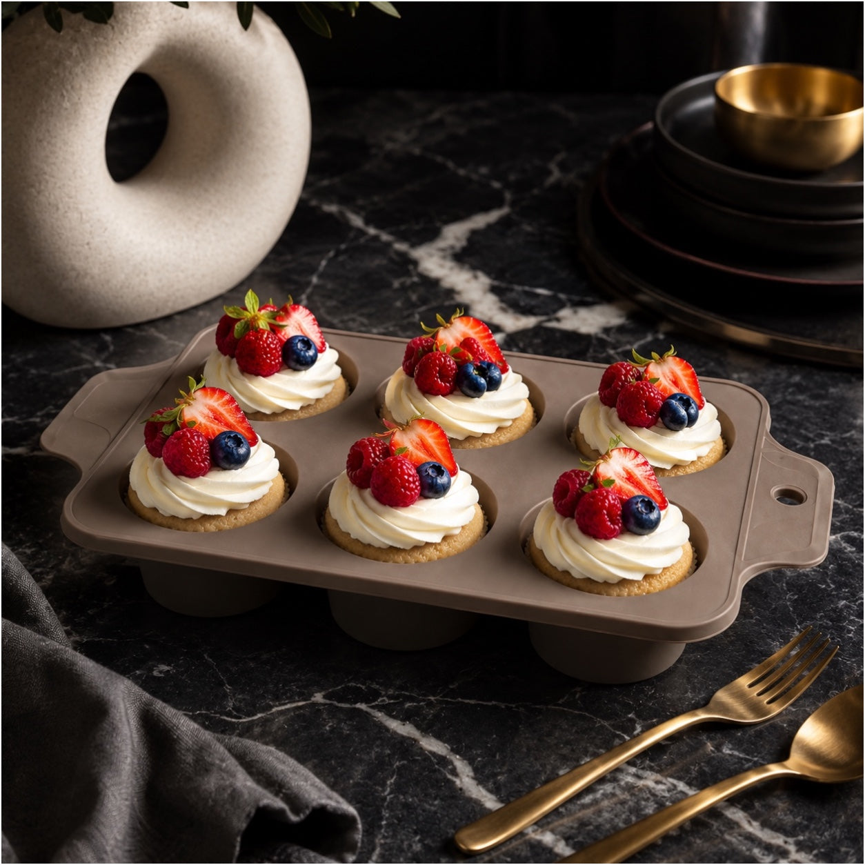 Essential 6-Cup Silicone Cupcake Mold – Non-Stick Baking Mold - 33 x 18.5cm